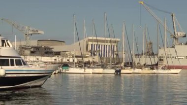 Castellammare di Stabia, Campania, İtalya - 082024: İtalya 'daki Castellammare di Stabia limanının manzarası