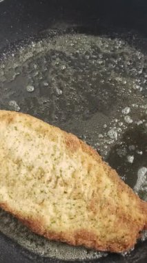 Balık fileto, tavada pişirme.