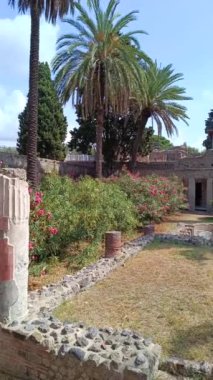 Pompeii, Campania, İtalya - 08192024: Pompeii şehrinin kalıntılarının görüntüsü