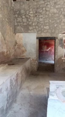 Pompeii, Campania, İtalya - 08192024: Pompeii şehrinin kalıntılarının görüntüsü