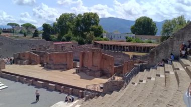 Pompeii, Campania, İtalya - 08192024: Pompeii şehrinin kalıntılarının görüntüsü