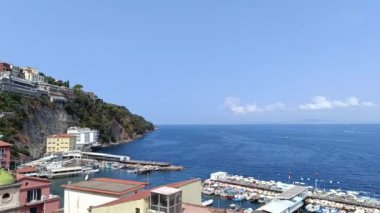 Sorrento, Campania, İtalya - 082024: Marina Grande, Sorrento, İtalya