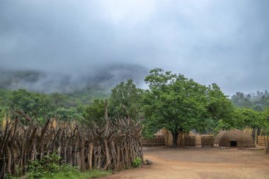 Mantenga Kültür Köyü, Ezulwini Vadisi, Svaziland - 11102024: Eswatini Kültür Köyünde Geleneksel Kulübe