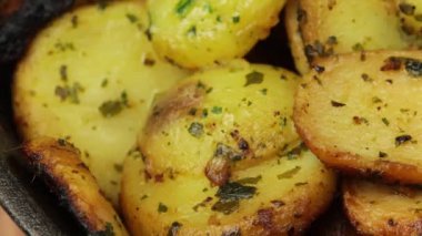Sarladaise patates tabağı, yakın çekim.