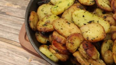 Sarladaise patates tabağı, yakın çekim.