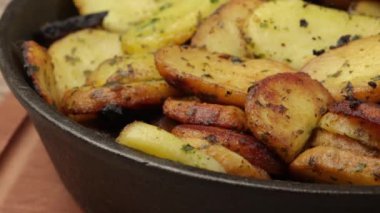 Sarladaise patates tabağı, yakın çekim.