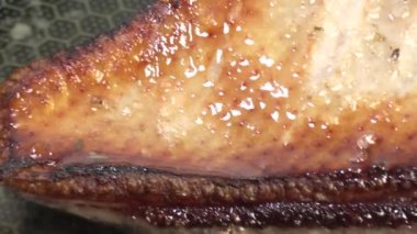 Ördek göğsü, tavada yemek yapmak.