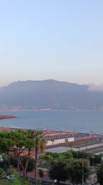 Torre annunziata, Campania, İtalya - 08232024: İtalya 'nın Torre anunziata kentinin sahili