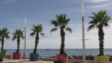 La Ciotat, Provence-Alpes-Cte d 'Azur, Fransa - 09292024: La Ciotat turizm kasabasının plajı manzarası