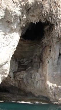 Capri Körfezi 'ndeki mağarada.