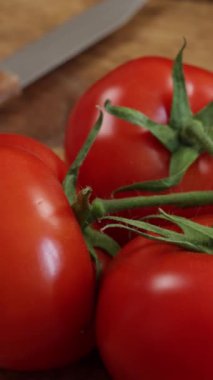 Kırmızı domates kümesi, yakın plan.