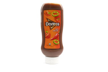 Vaison-la-Romaine - 12062024: Doritos marka acı sos şişesi beyaz arka planda izole edilmiş