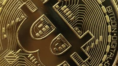 Kripto para birimi, Bitcoin 'i temsil eden madeni paralar, yakın plan.