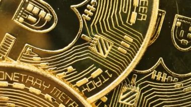 Kripto para birimi, Bitcoin 'i temsil eden madeni paralar, yakın plan.