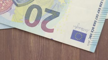 Vaison la Romaine, Vaucluse, Fransa - 01072025: Avrupa Birliği banknotlarına yakın çekim