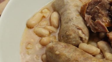 Pişmiş yemek, güveç, kapat..