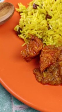 Tavuk Biryani ve Üzümlü Pirinç