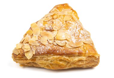 Beyaz arkaplanda izole edilmiş badem üçgeni