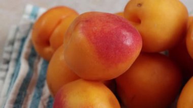 Kayısı yığını, yakın çekim.