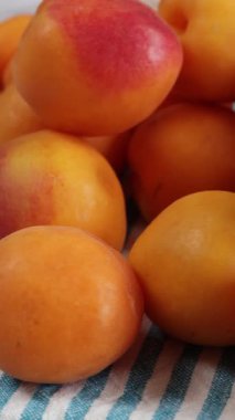 Kayısı yığını, yakın çekim.