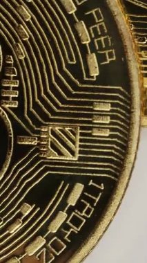 Kripto para birimi, Bitcoin 'i temsil eden madeni paralar, yakın plan.