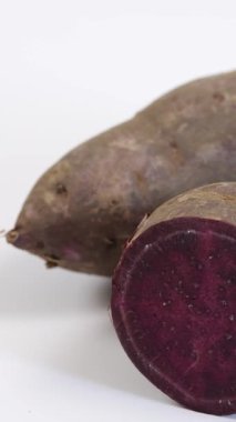 Okinawa mor tatlı patatesi, yakın plan.