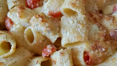 Makarna rendesi, kapat.