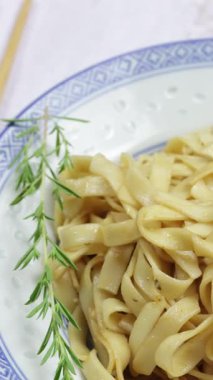 Bir tabak tagliatelle, yakın plan.