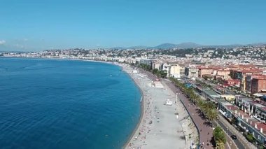 Şehrin yükseklerinden Nice şehrinin sahil manzarası