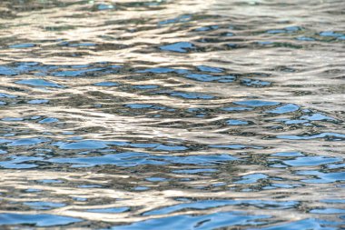 Sakin deniz suyu, yakın çekim.