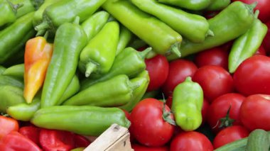 Markette sebze tezgahı, yakın plan..