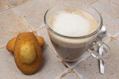 Atıştırmalık kahve ve kurabiye..