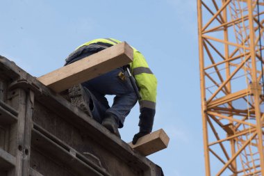 safety and dangers of construction workers on the construction site