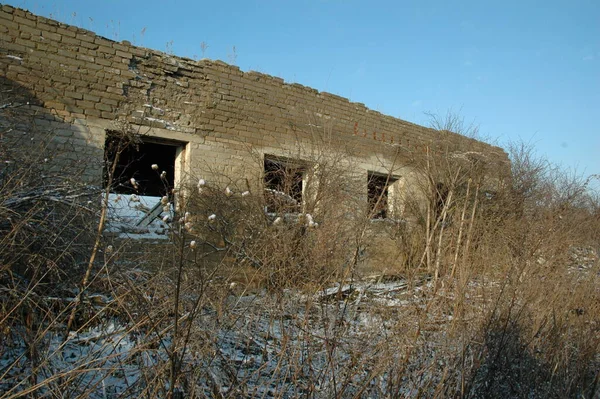 Deterioração Danos Estruturais Construção Casa Abandonada Área Rural — Fotografia de Stock