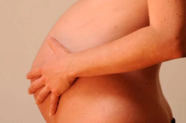 Una Mujer Embarazada Con Bulto Bebé Niño Antes Del Nacimiento —  Fotos de Stock