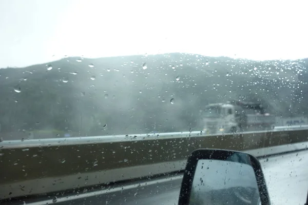 Schlechte Wetterbedingungen Und Schlechte Sicht Straßenverkehr Einem Regnerischen Tag — Stockfoto