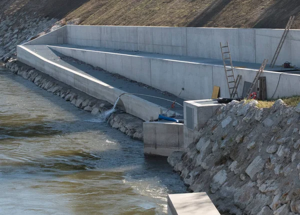 Betonowe Podparcie Brzegu Rzeki Regulacji Rzeki Inżynierii Hydraulicznej — Zdjęcie stockowe