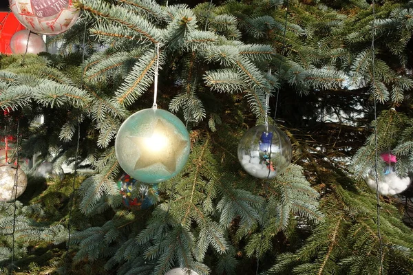Boules Sur Arbre Noël Décorations Colorées Dans Temps Noël — Photo