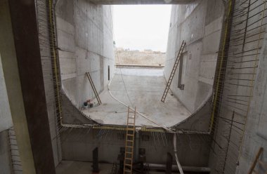 Yükseklerde çalışan insanlar için bir merdiven