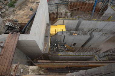 İnşaat ve sanayi işleri için çelik veya inşaat çeliğinin güçlendirilmesi