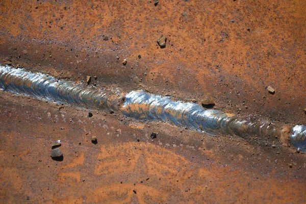 Metallarbetare Svetsar Ett Rör Skyddskläder — Stockfoto