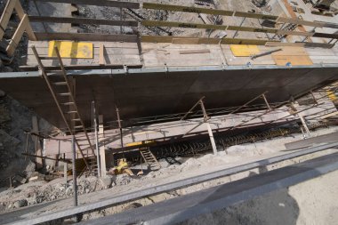 Yükseklerde çalışan insanlar için bir merdiven