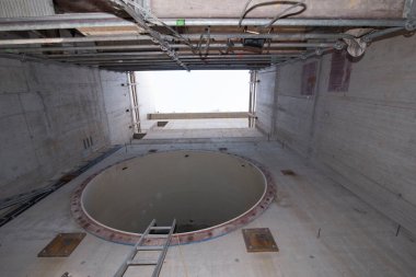 Türbinin türbin şaftı, enerji ve güç üretimi için dönen mekanik bir cihaz.