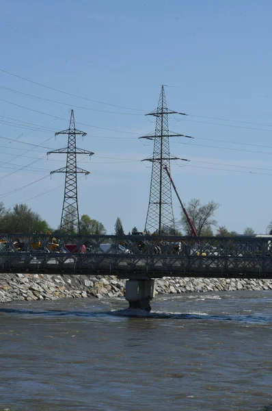 Demirden köprü trafik ve ulaşım amaçları için kiriş yapımında