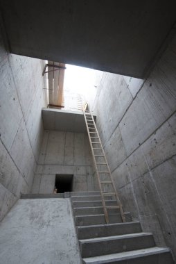 Yükseklerde çalışan insanlar için bir merdiven