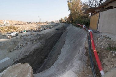 İnşaat sektöründe bir su borusu ya da boru hattı.