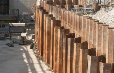 a sheet piling retaining wall in construction and hydraulic engineering