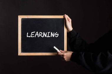 Öğrenim ve eğitim, bilgi aktarımı ve eğitim sisteminin sembolü