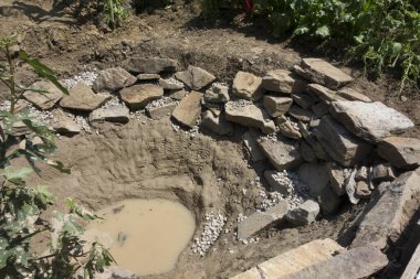 Hasarlı veya tahrip edilmiş ekosistemlerdeki mimari tarafından yenilenme veya ekolojik restorasyon
