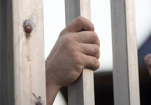 Tahanan Melihat Keluar Jendela Dari Sel Penjara Stok Foto Bebas Royalti